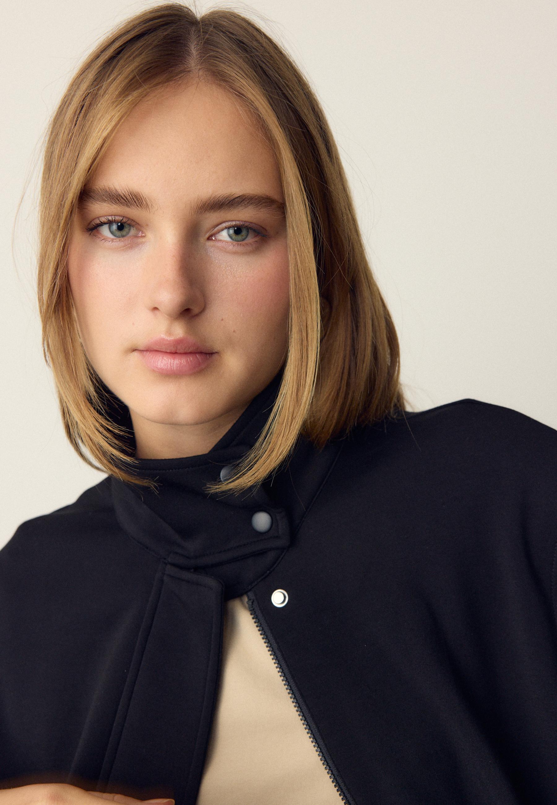 Lightweight jacket with adjustable waist — Black