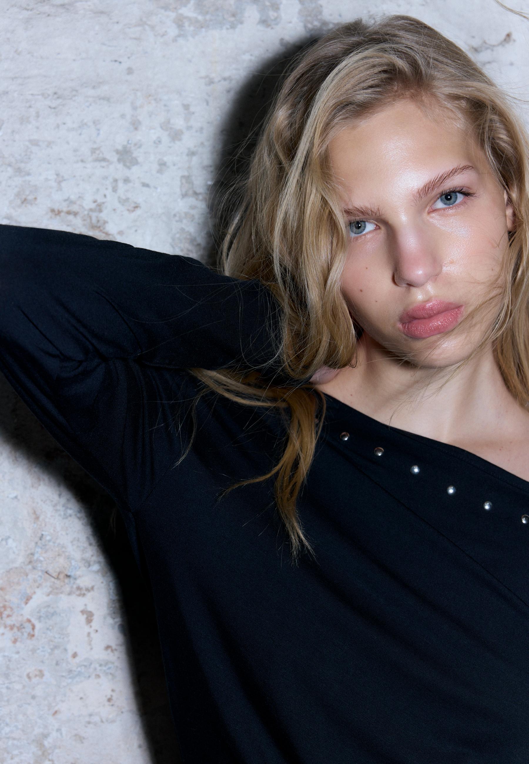 Asymmetric T-shirt with studs — Black