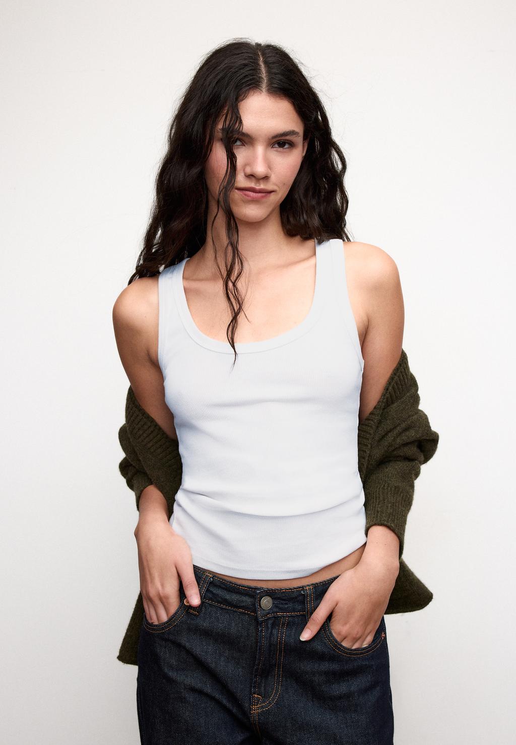 Базовый топ на бретелях