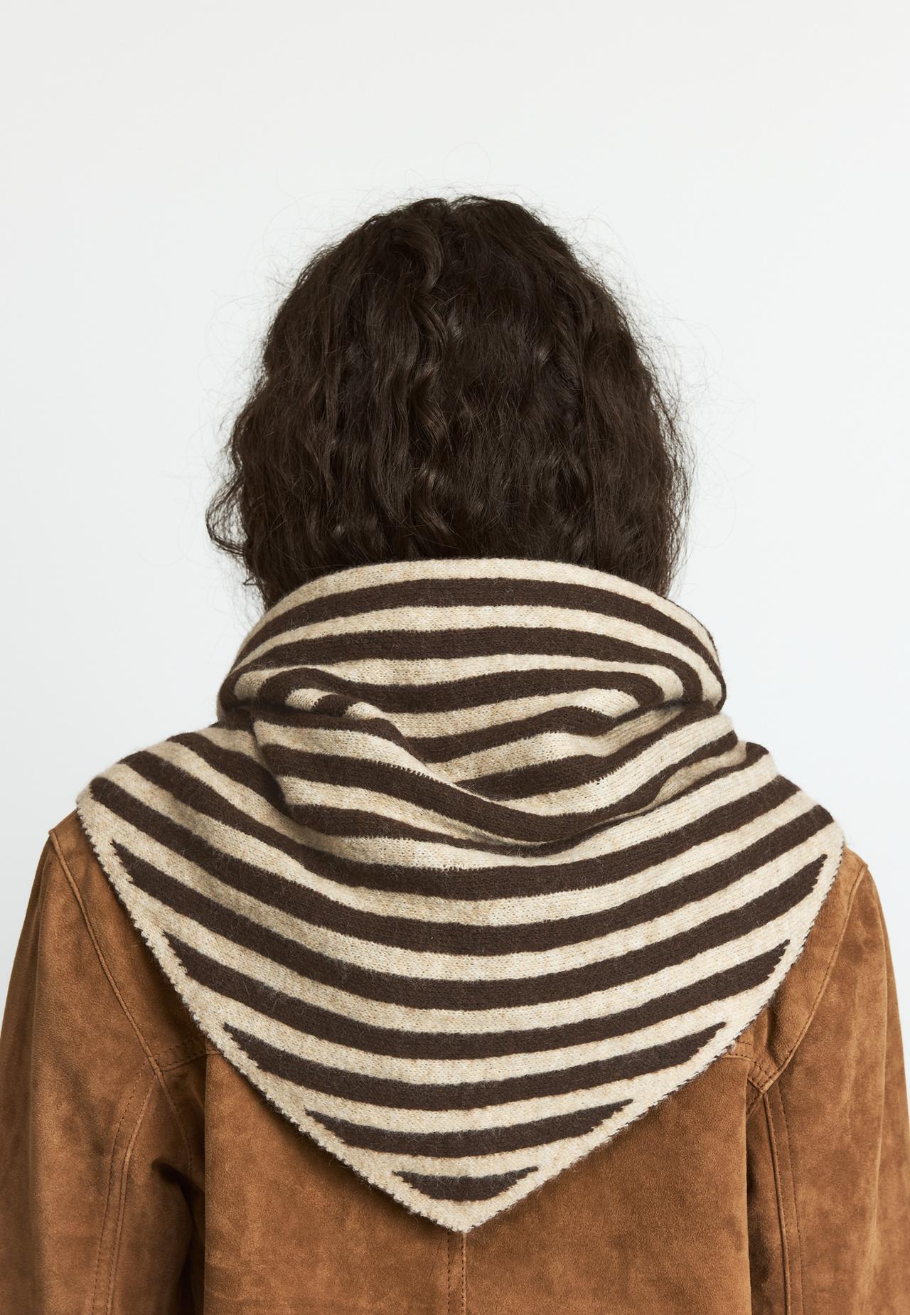 Triangular scarf — Brown