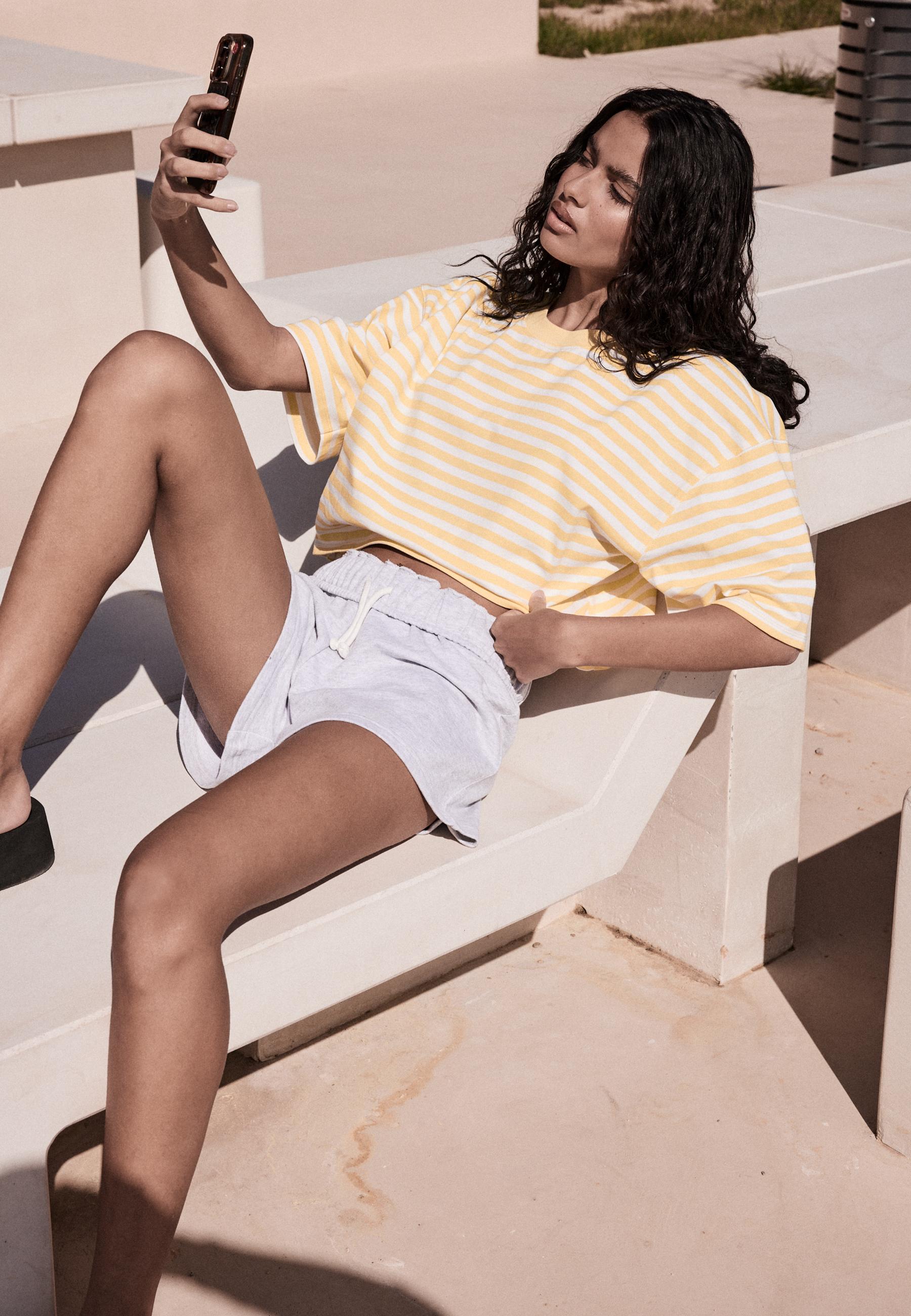 Çizgili kısa kollu t-shirt