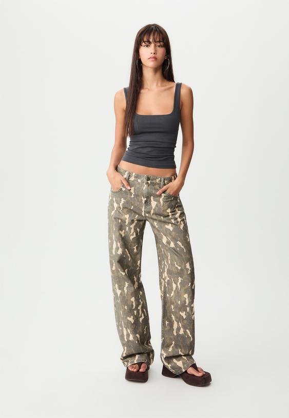 t shirt met bandjes en vierkante halslijn