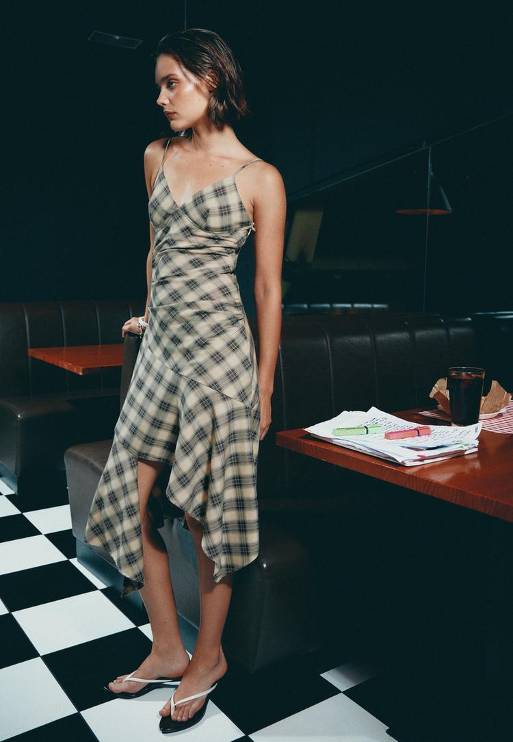 vestido midi asimetrico cuadros