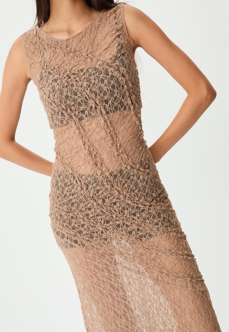 vestido largo asimetrico encaje