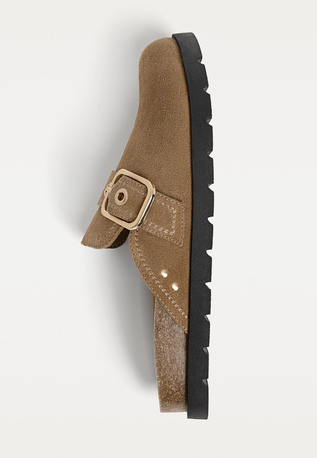 Sabot con fibbia in pelle scamosciata