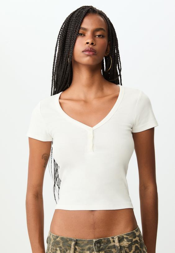 camiseta manga corta botones