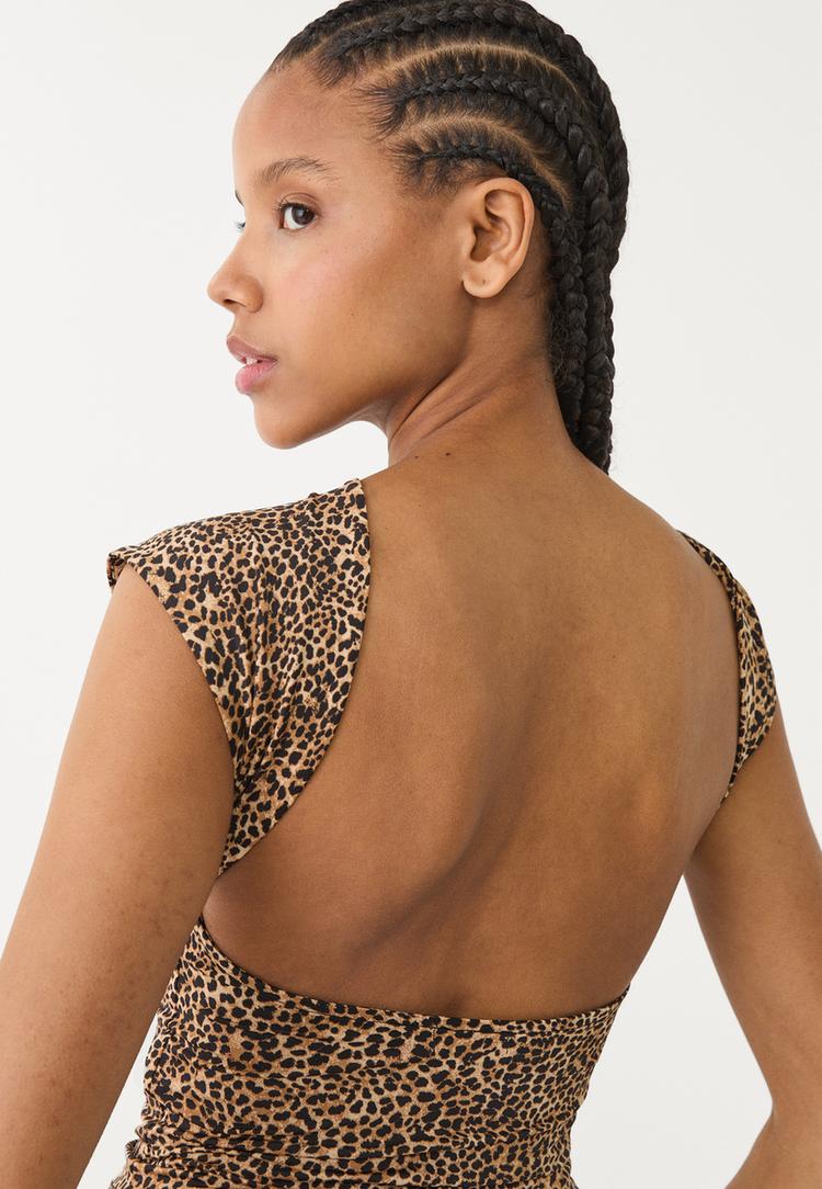 camiseta espalda descubierta leopardo