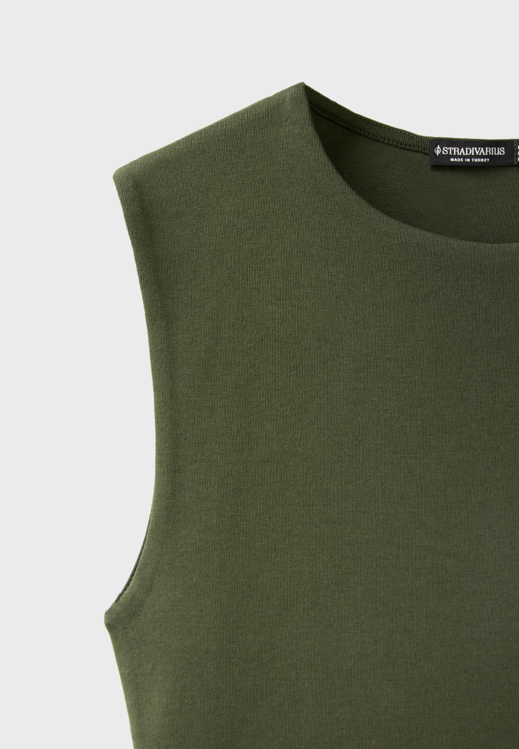 Basic Sleeveless T-Shirt