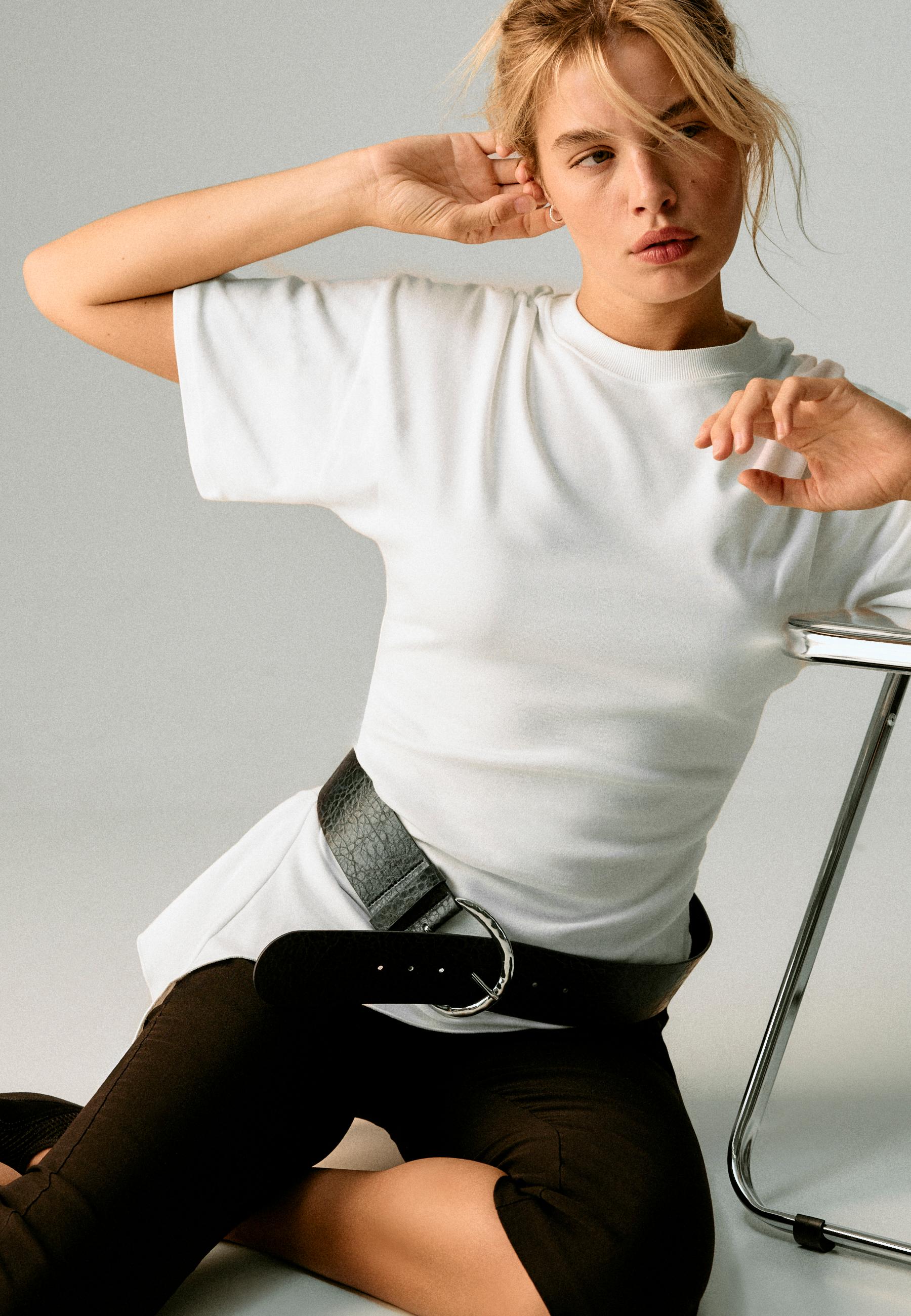 Asymmetric short sleeve T-shirt - Women's fashion | Stradivarius