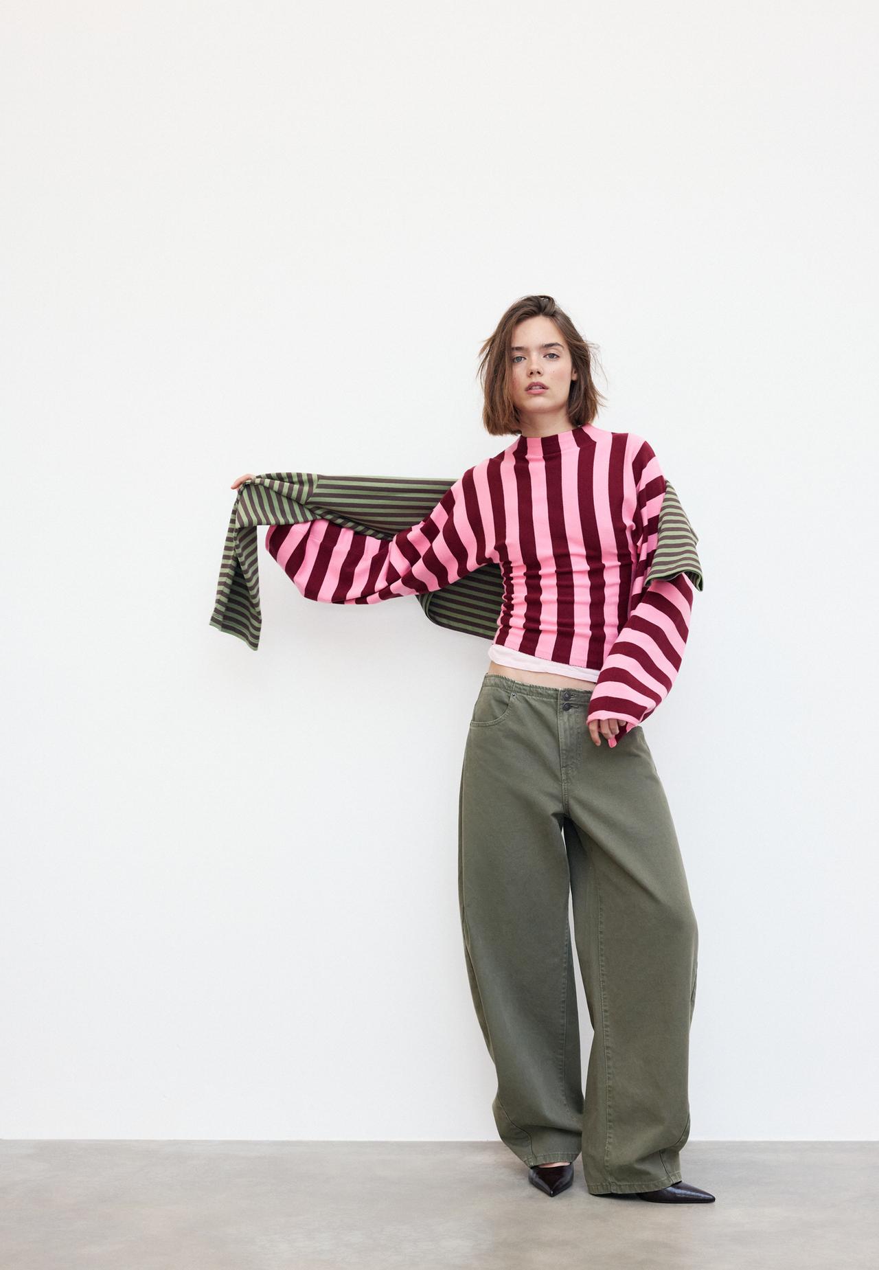 Knit jumper with kimono sleeves and stand collar — Bubblegum pink