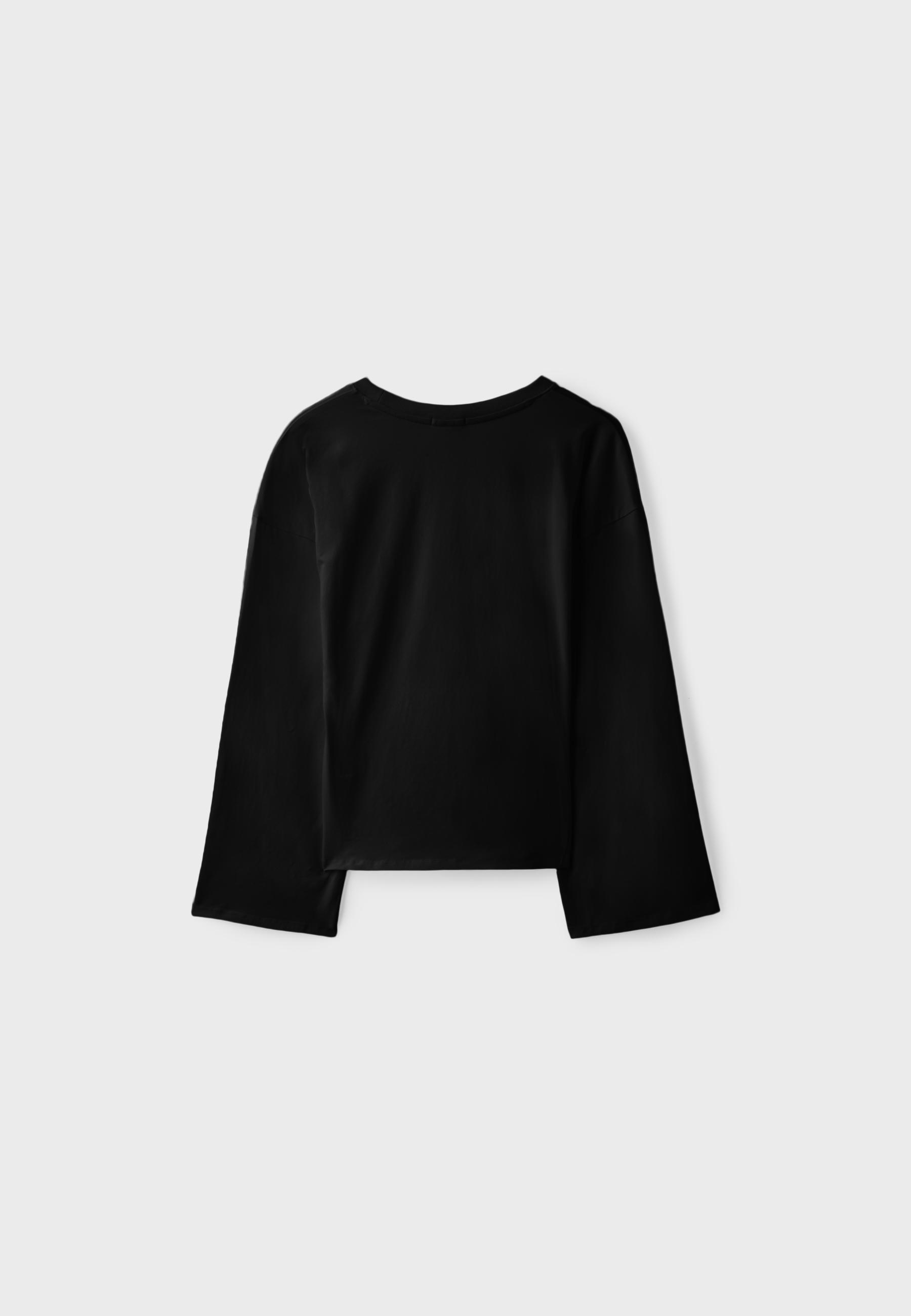 B11 Japanese-inspired long sleeve fitted waist T-shirt — Black