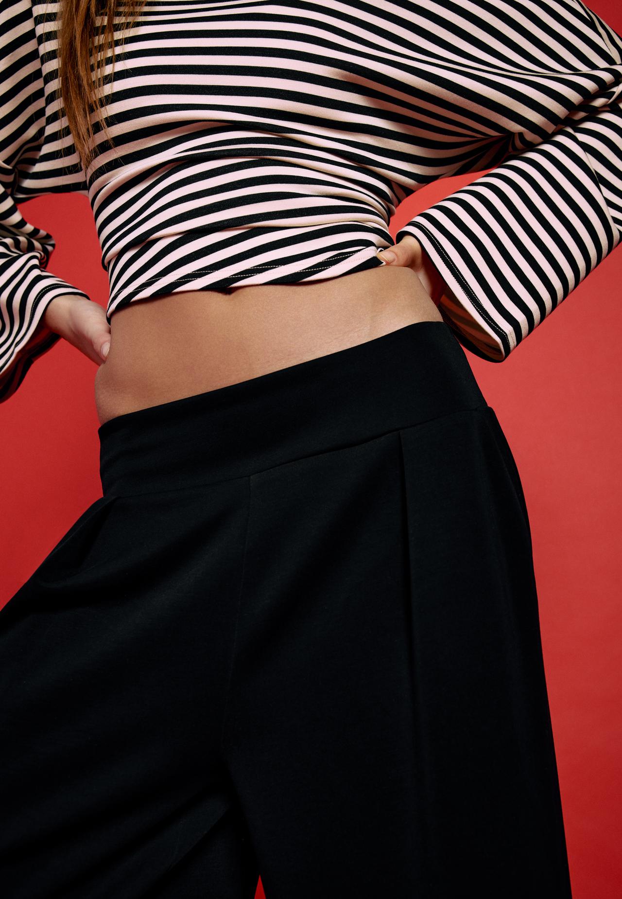 Soft-touch wide-leg pleated trousers — Black