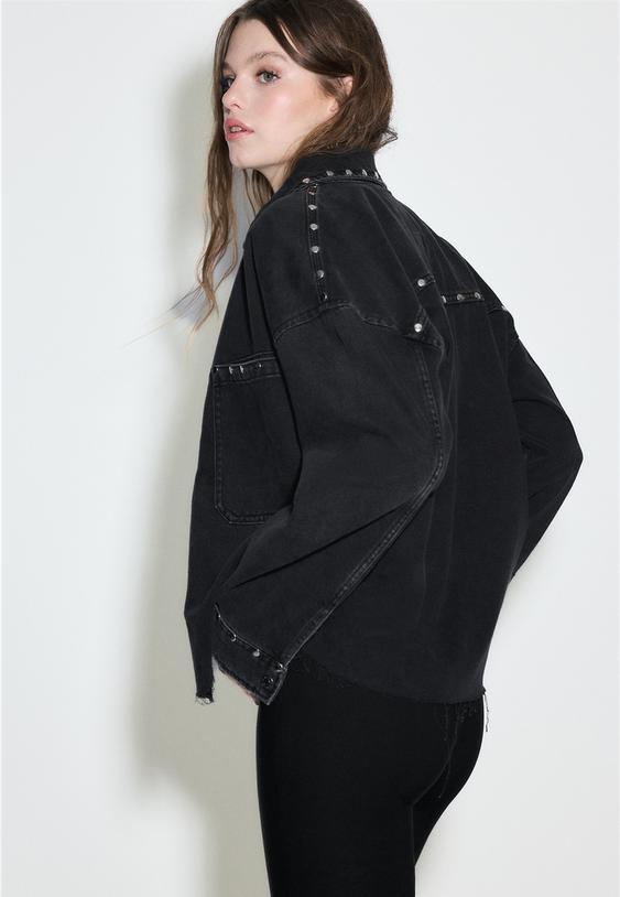 sobrecamisa corta denim tachas