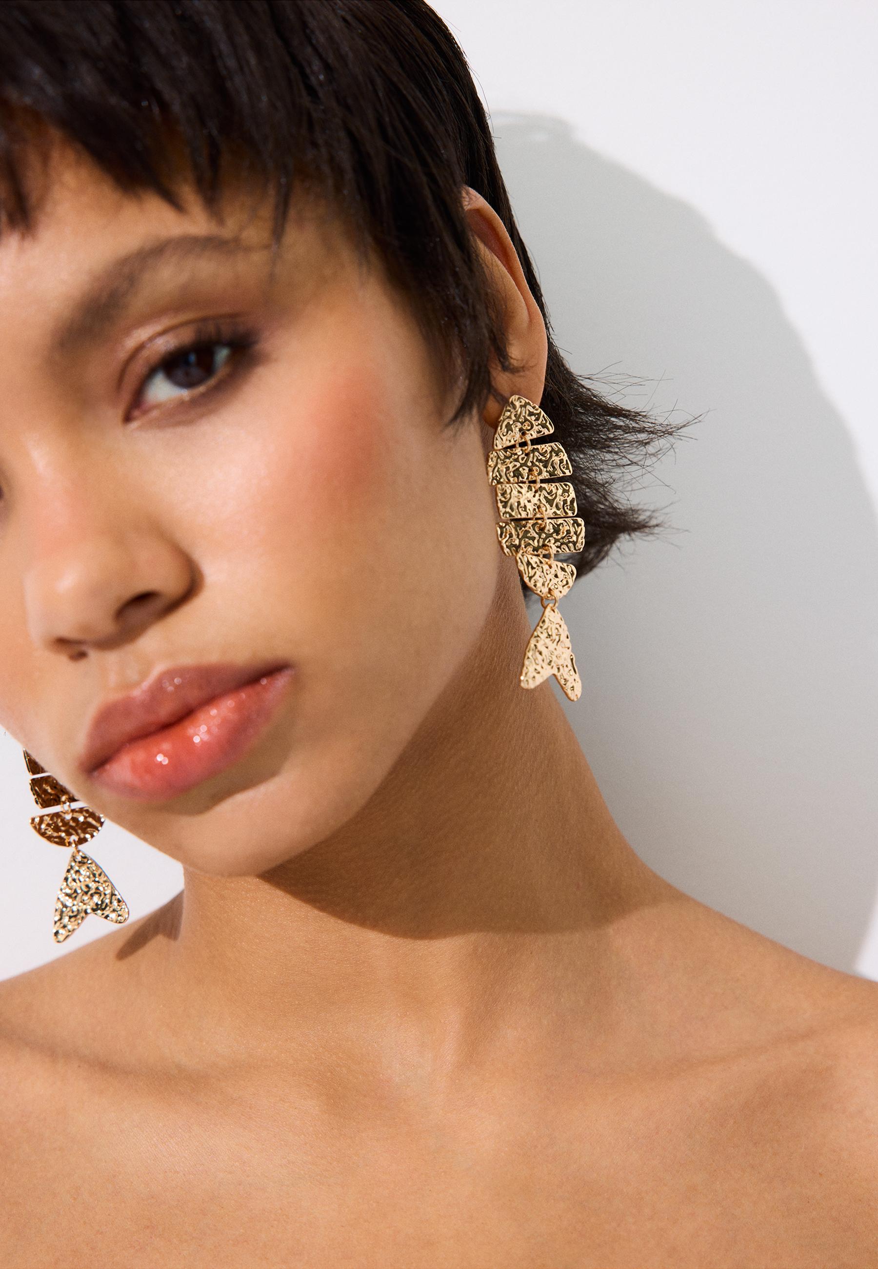 Articulated fish earrings — Gold