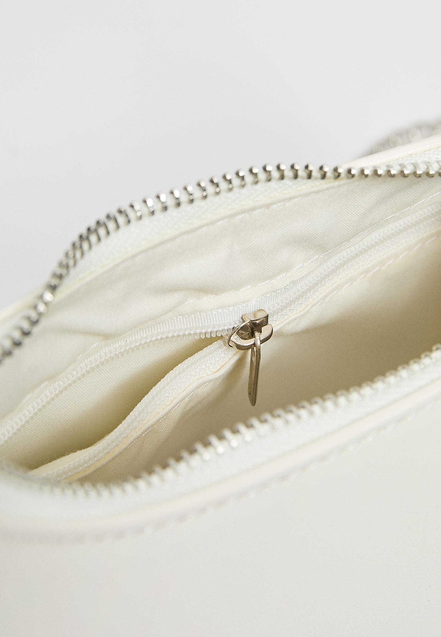 Moon shoulder bag with chain — White