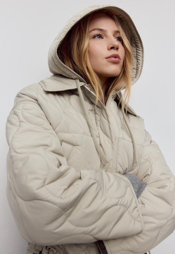cazadora acolchada con capucha