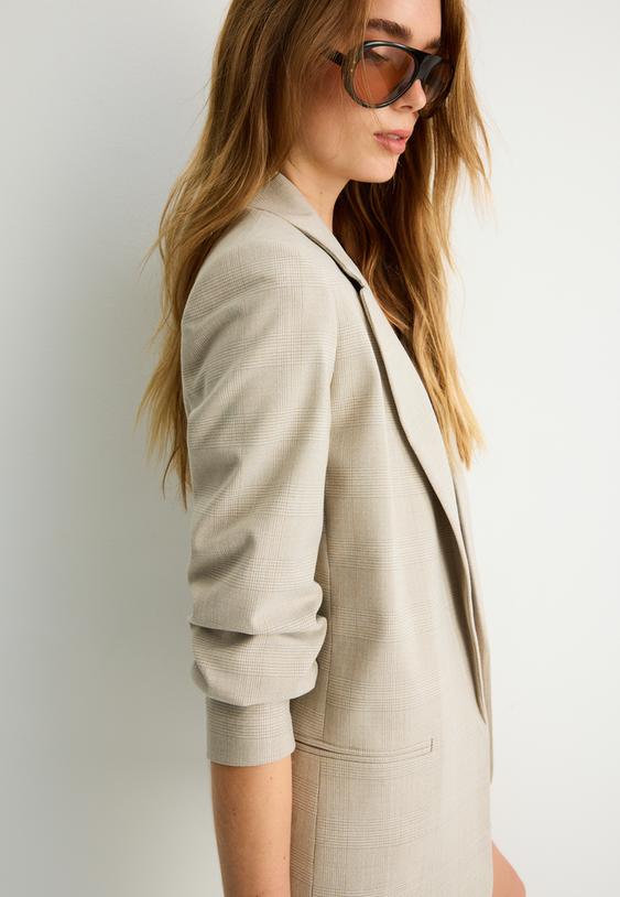 offener-blazer-mit-streifen