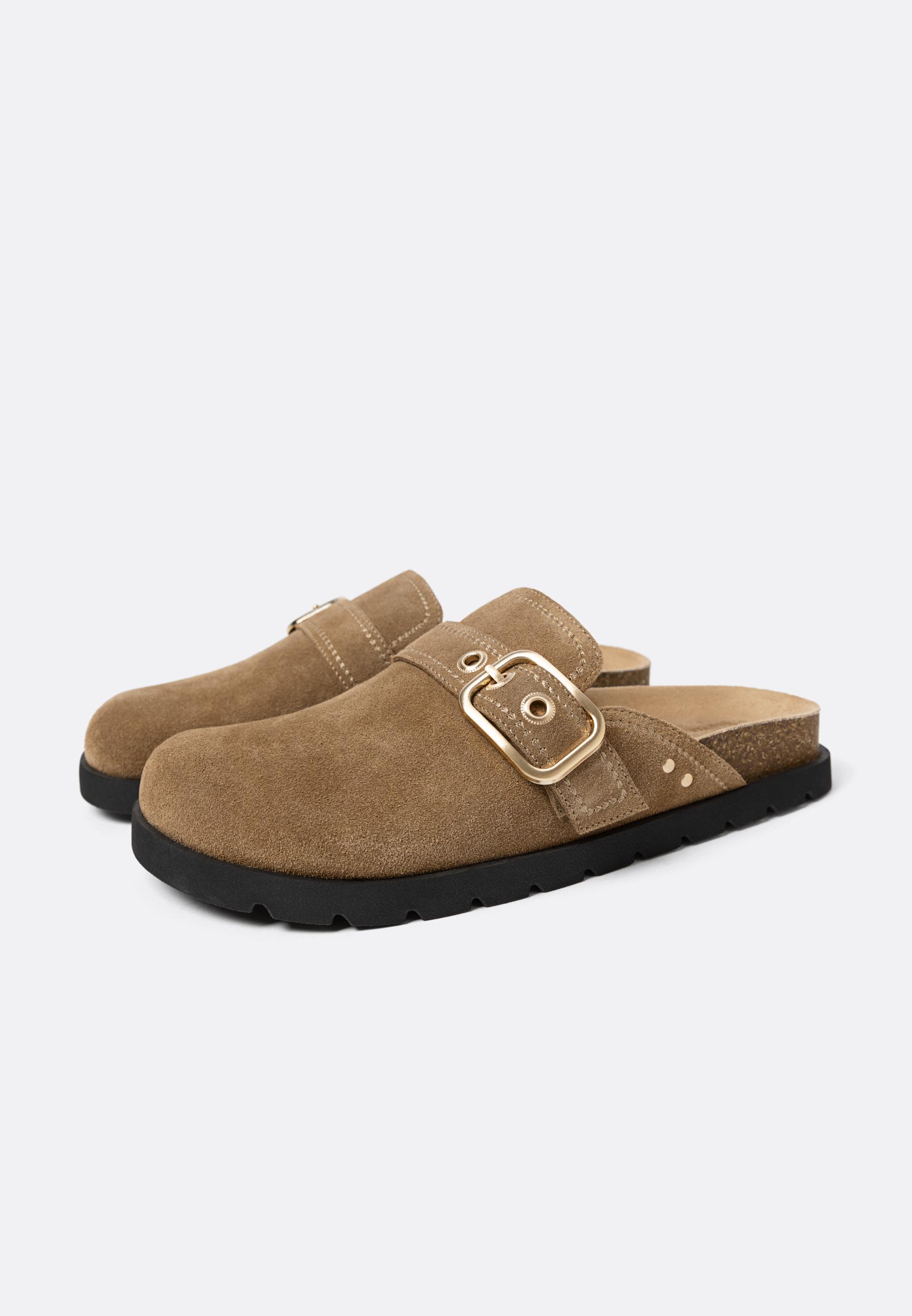 Split suede clogs with buckle — BEIGE