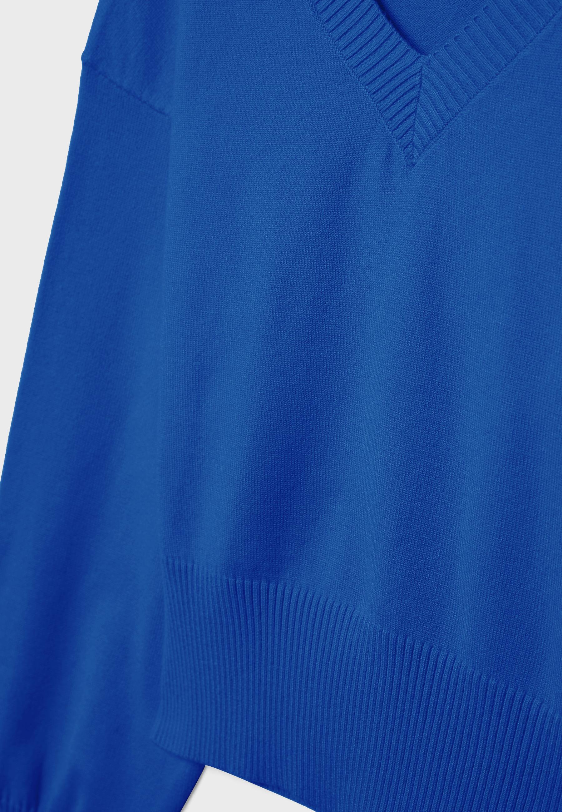 V-neck batwing sleeve jumper — Electric blue