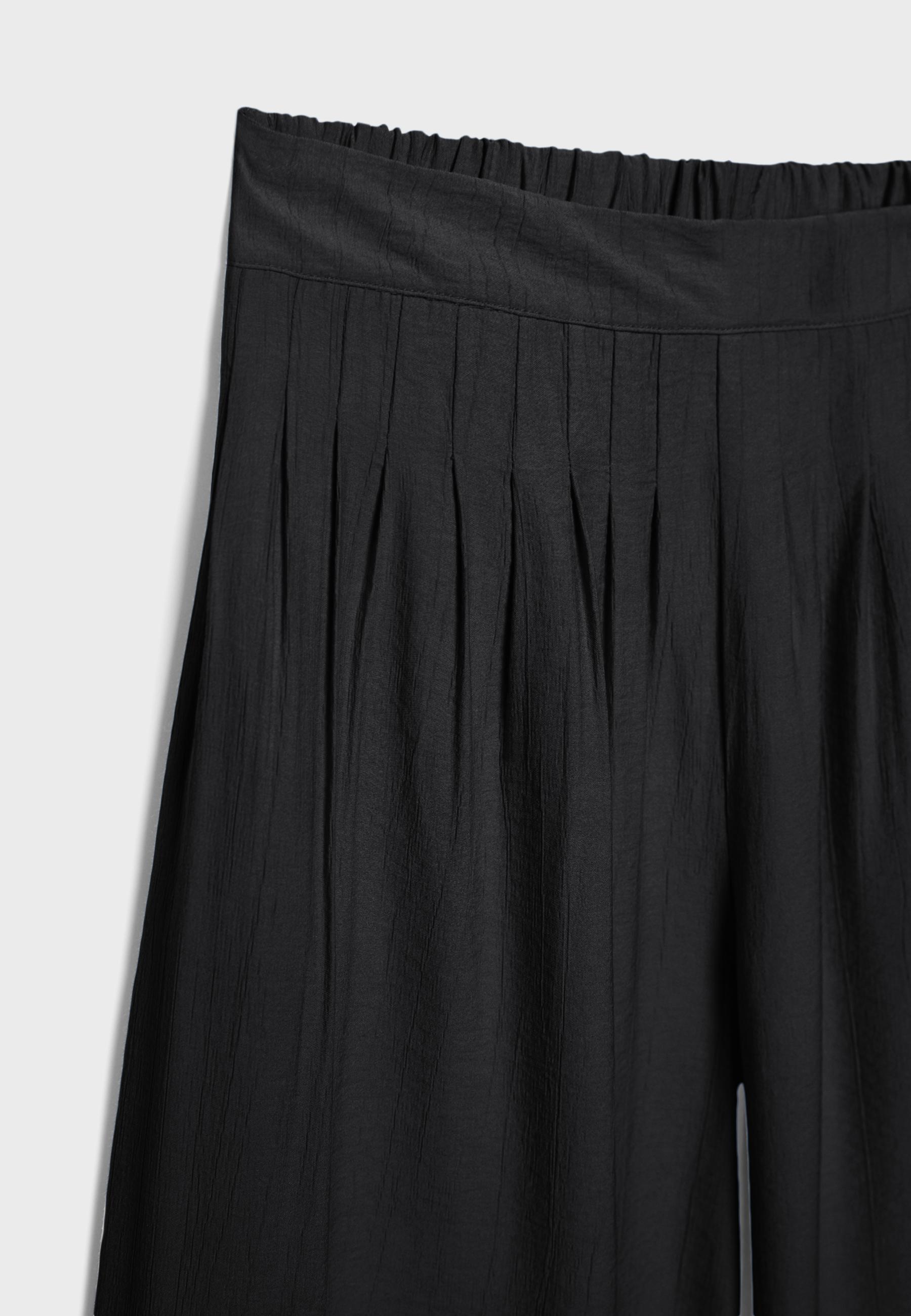 Darted palazzo trousers — Black
