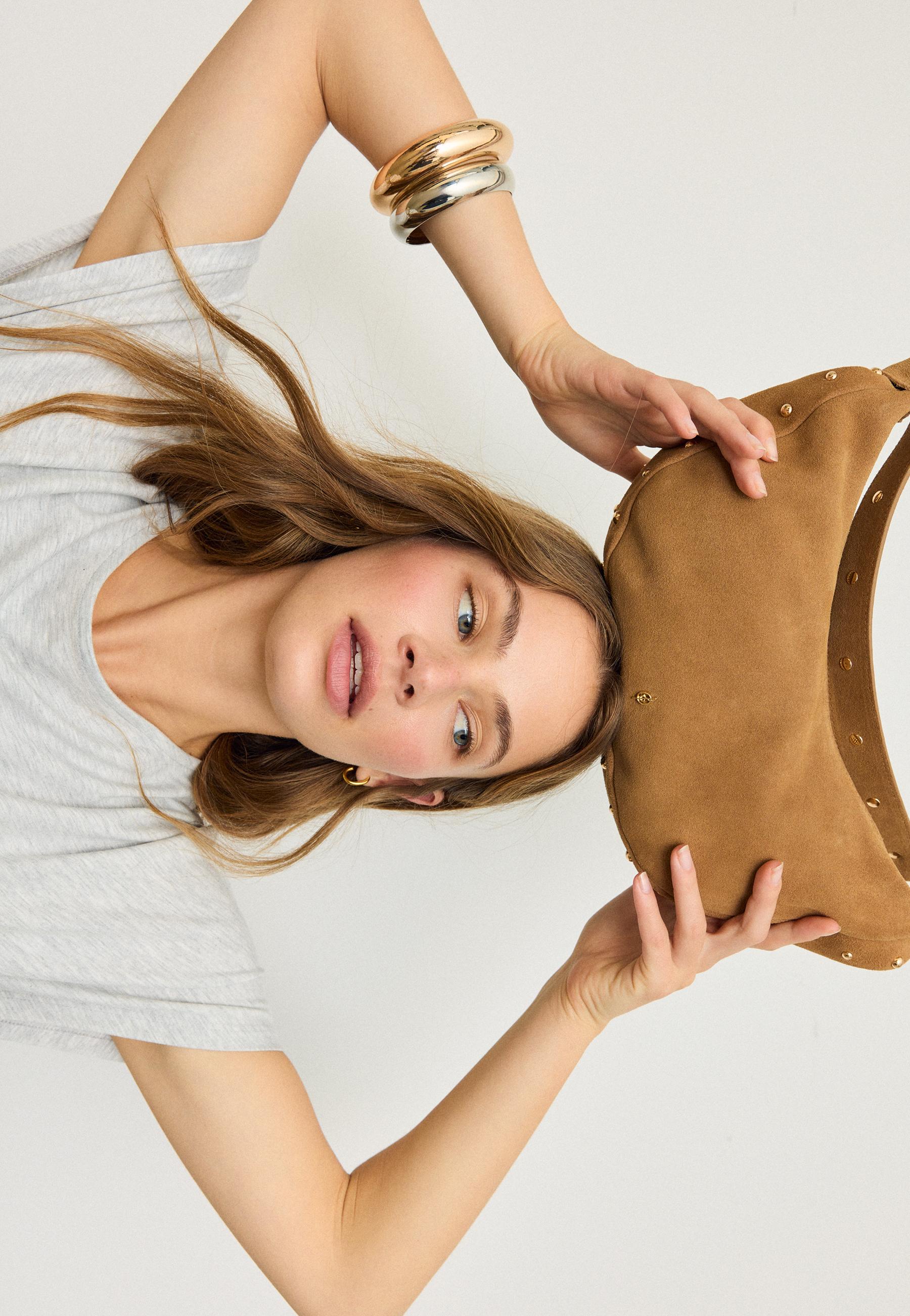 100% leather studded shoulder bag — Beige