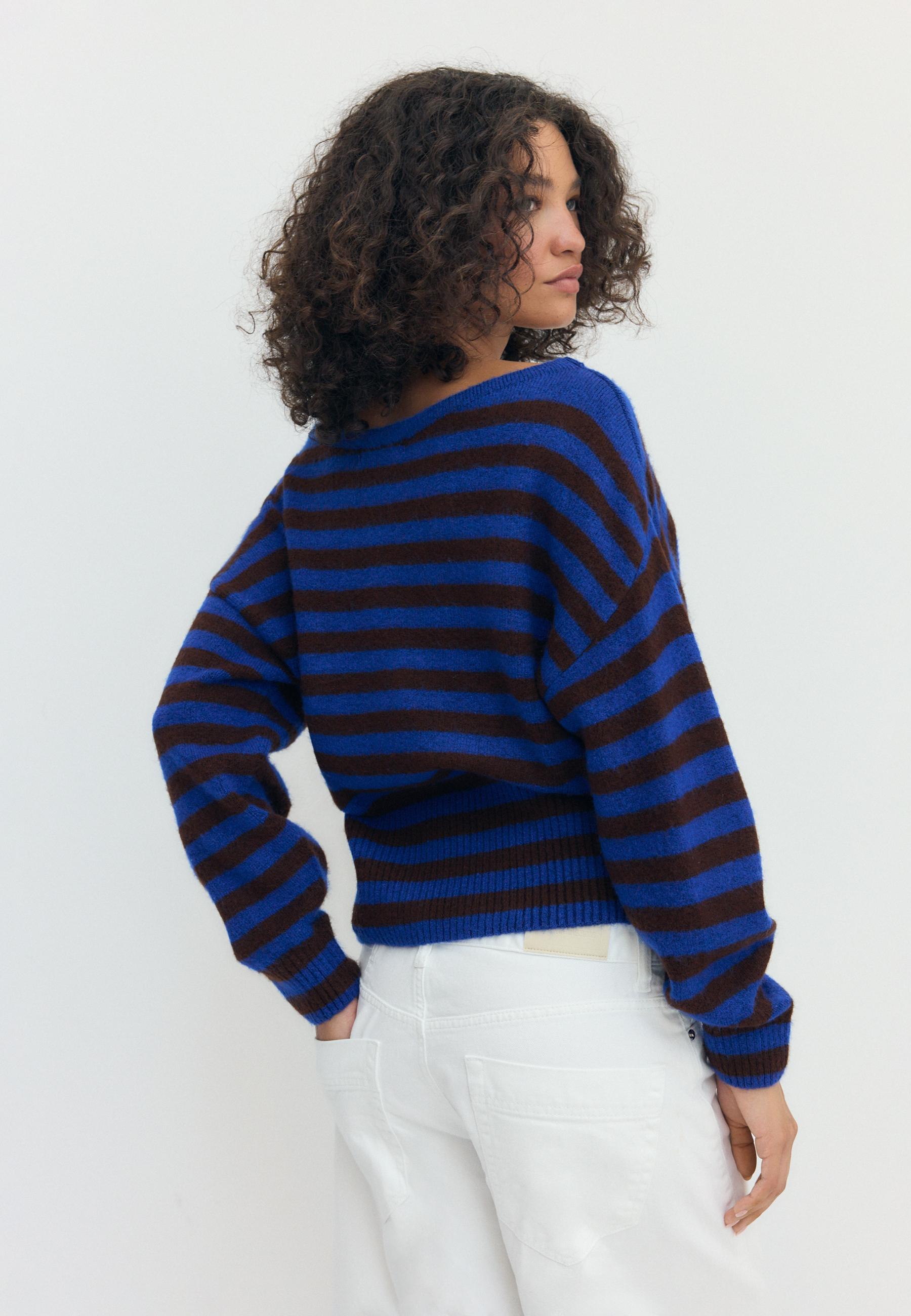 Soft-touch knit boat neck sweater — Navy blue