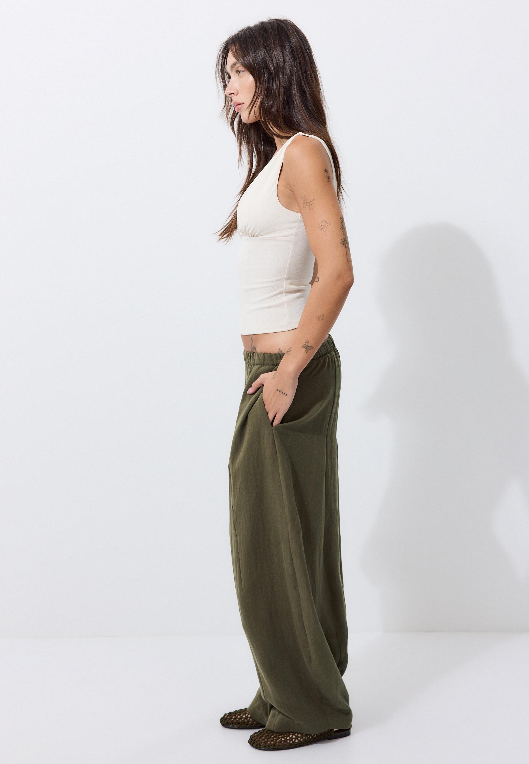 Stradivarius Παντελόνι Barrel Από Tencel Χακί M