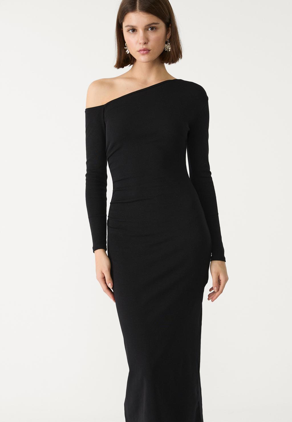 Long dress with an asymmetric neckline