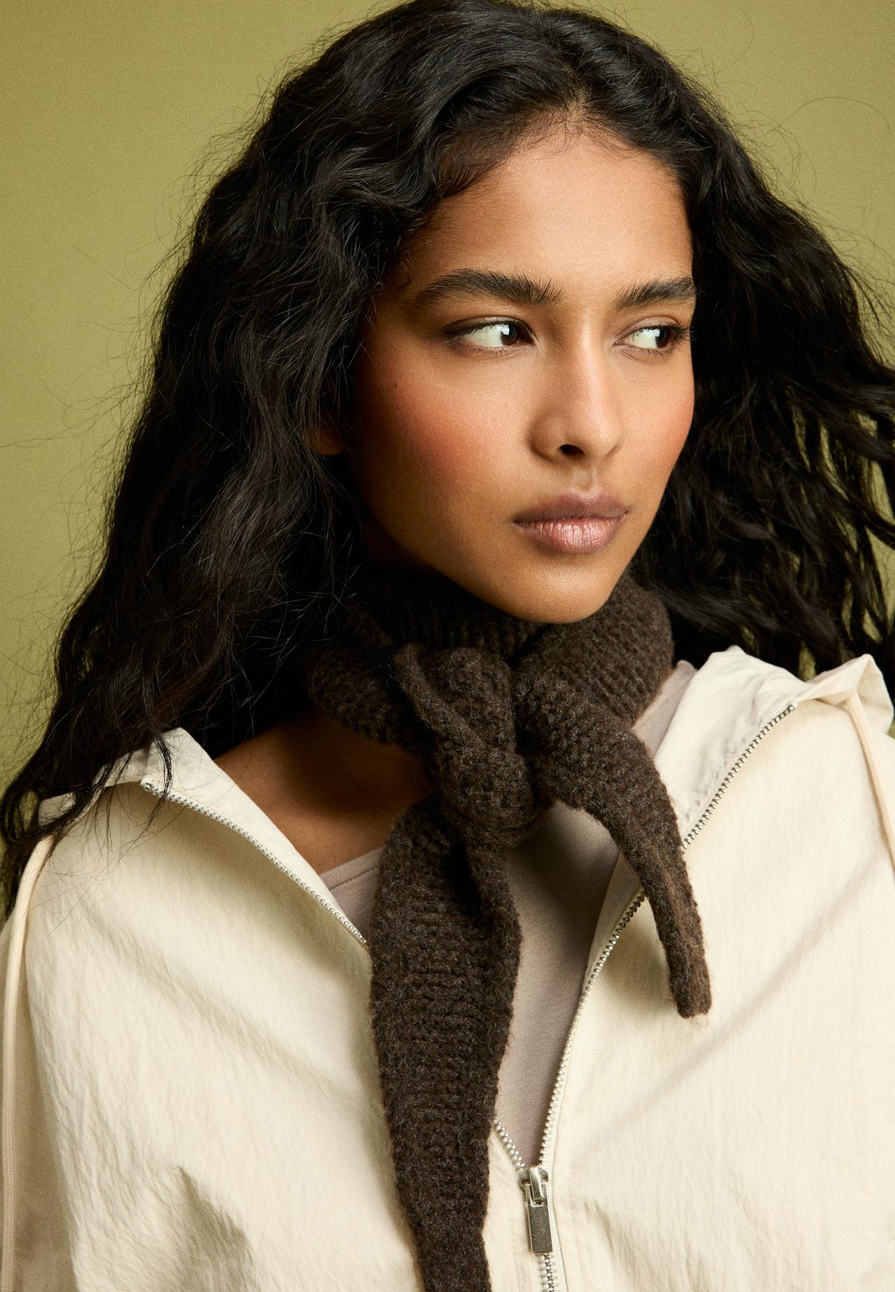 Triangular scarf — Brown