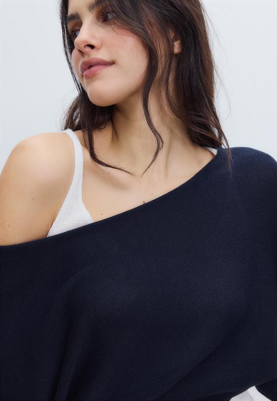 maglia a barchetta con sovrapposizione