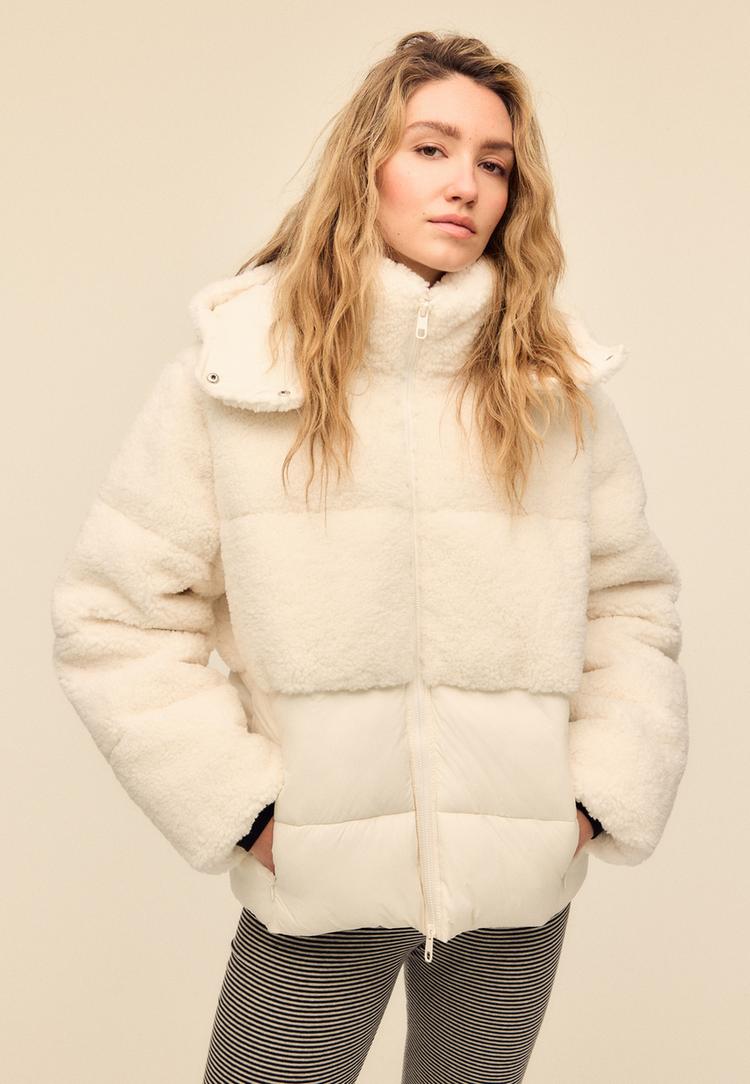 wattierter-mantel-mit-lammfell-effekt-kombiniert