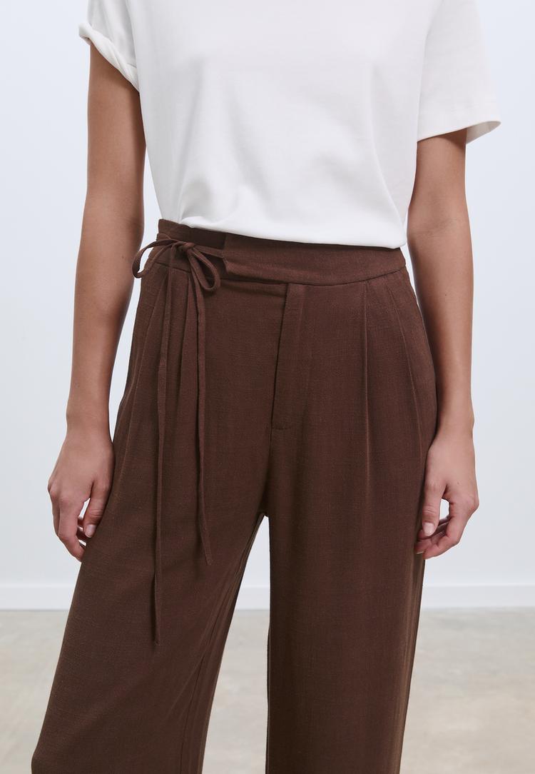 pantaloni fluidi con laccio in lino