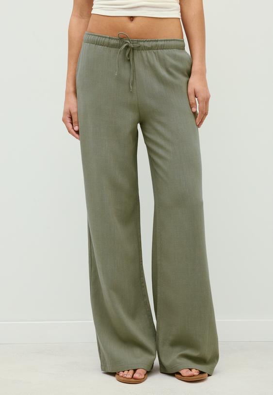 pantaloni fluidi effetto lino