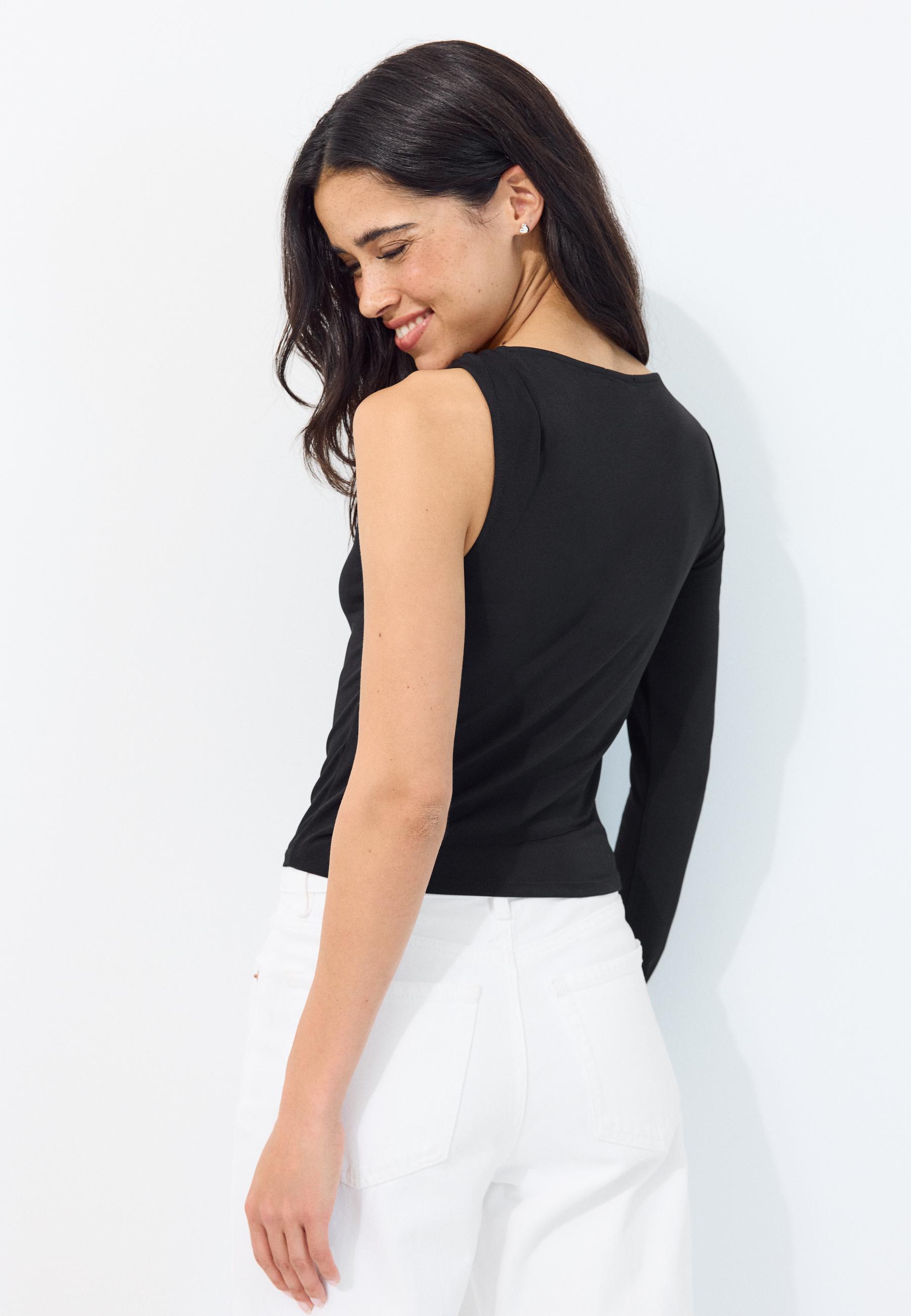 Asymmetric T-shirt with metal buckle — Black