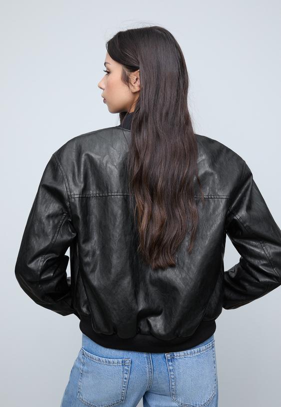 cazadora acolchada bomber efecto piel