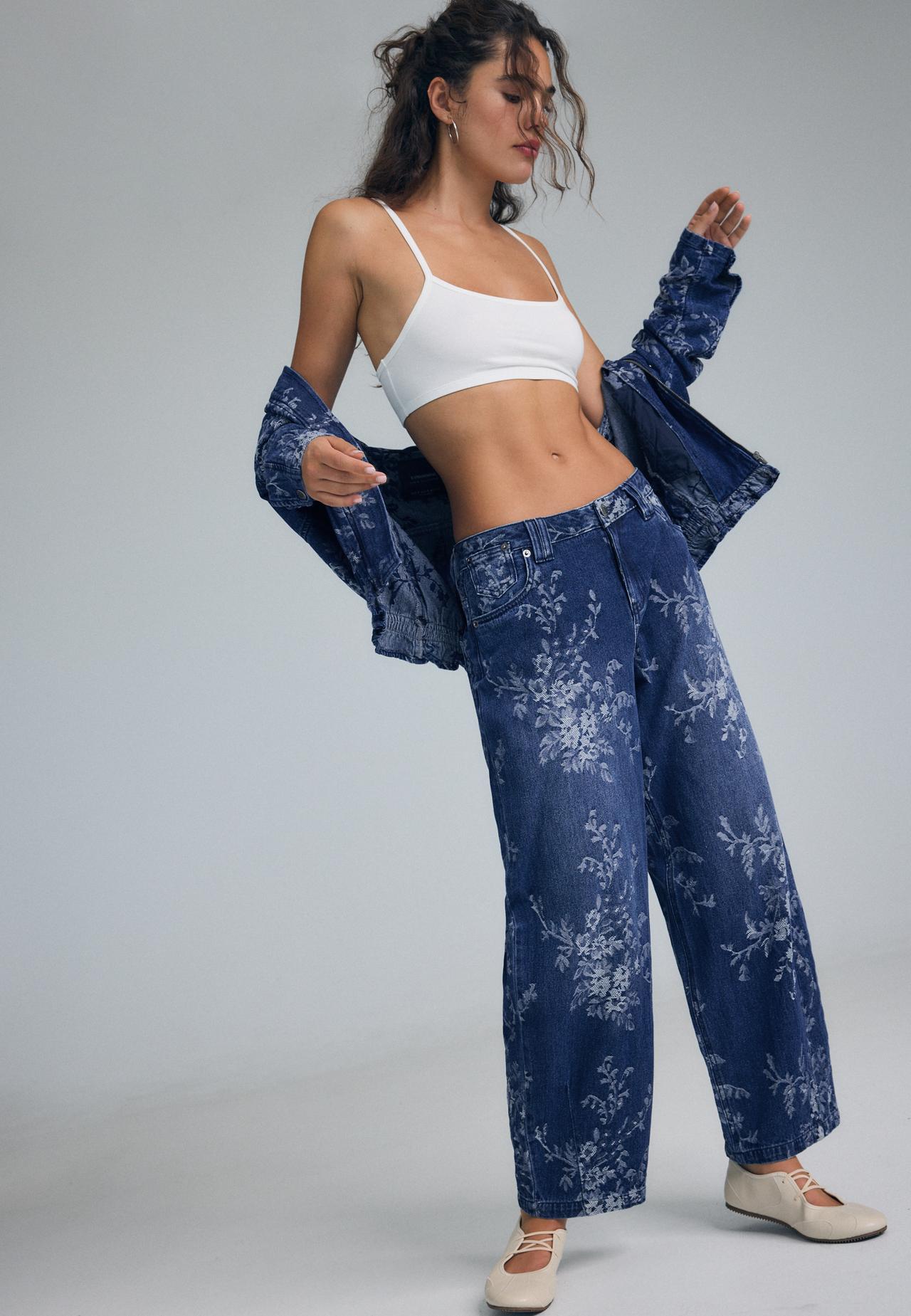 Floral jacquard barrel jeans — MEDIUM BLUE DENIM