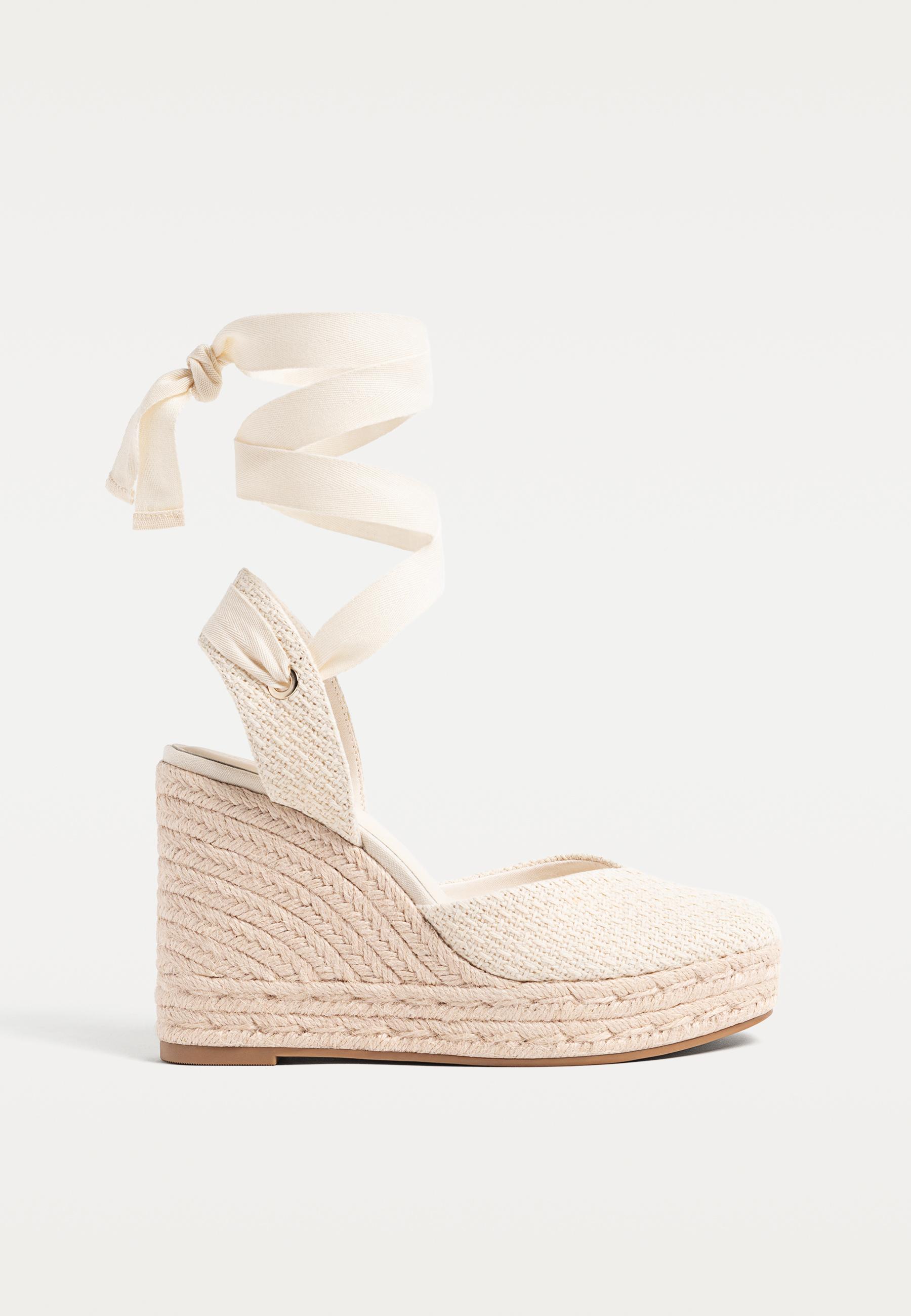 Sepatu wedge jute bertekstur mode wanita Stradivarius Indonesia