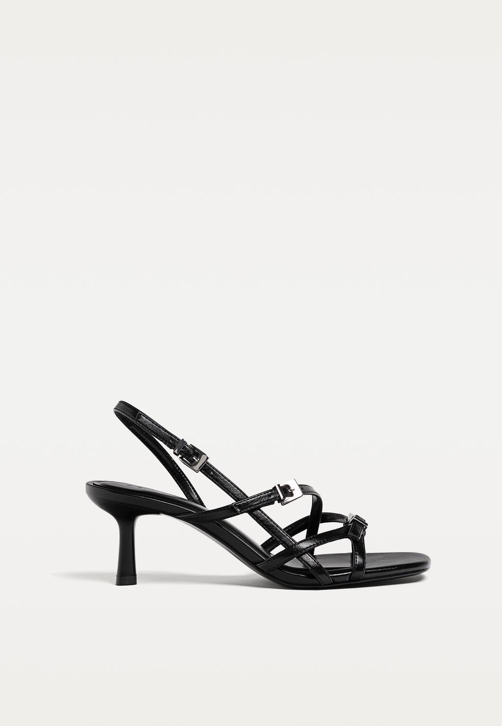 Strappy sandals with buckles