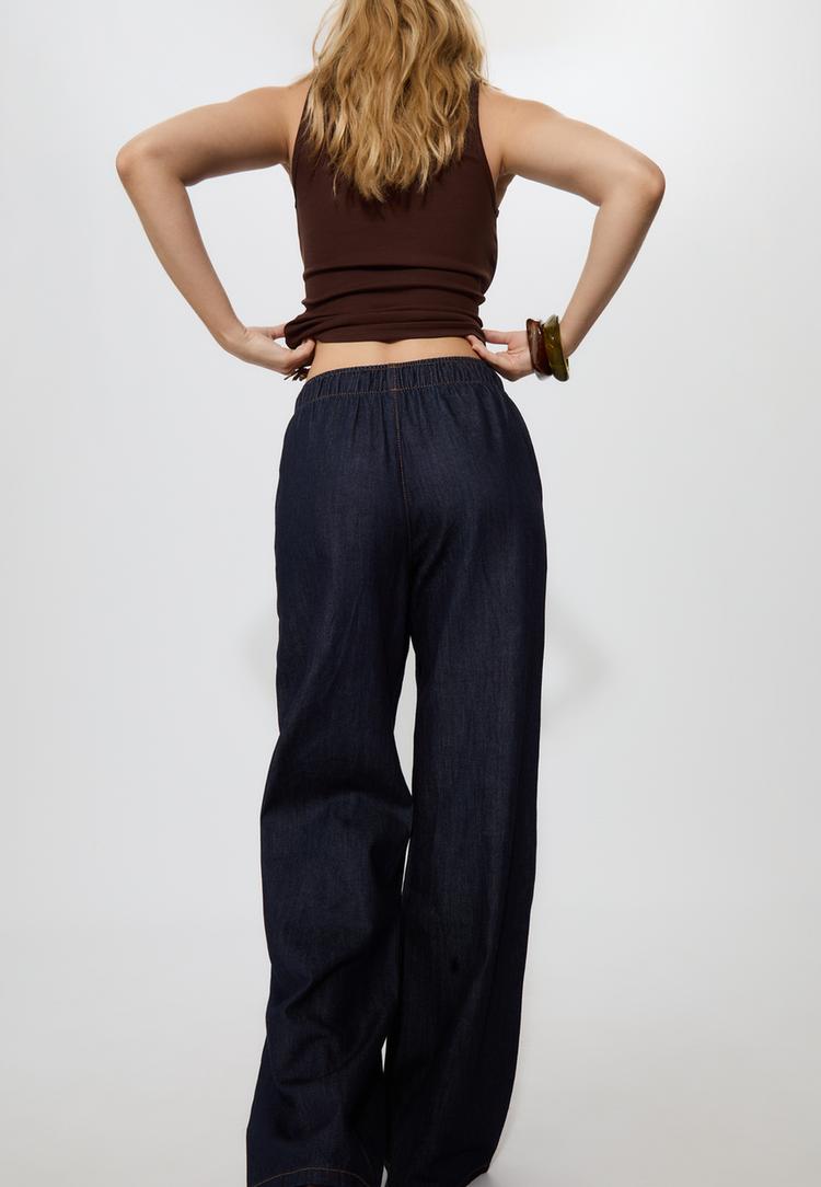 loose fitting jeans