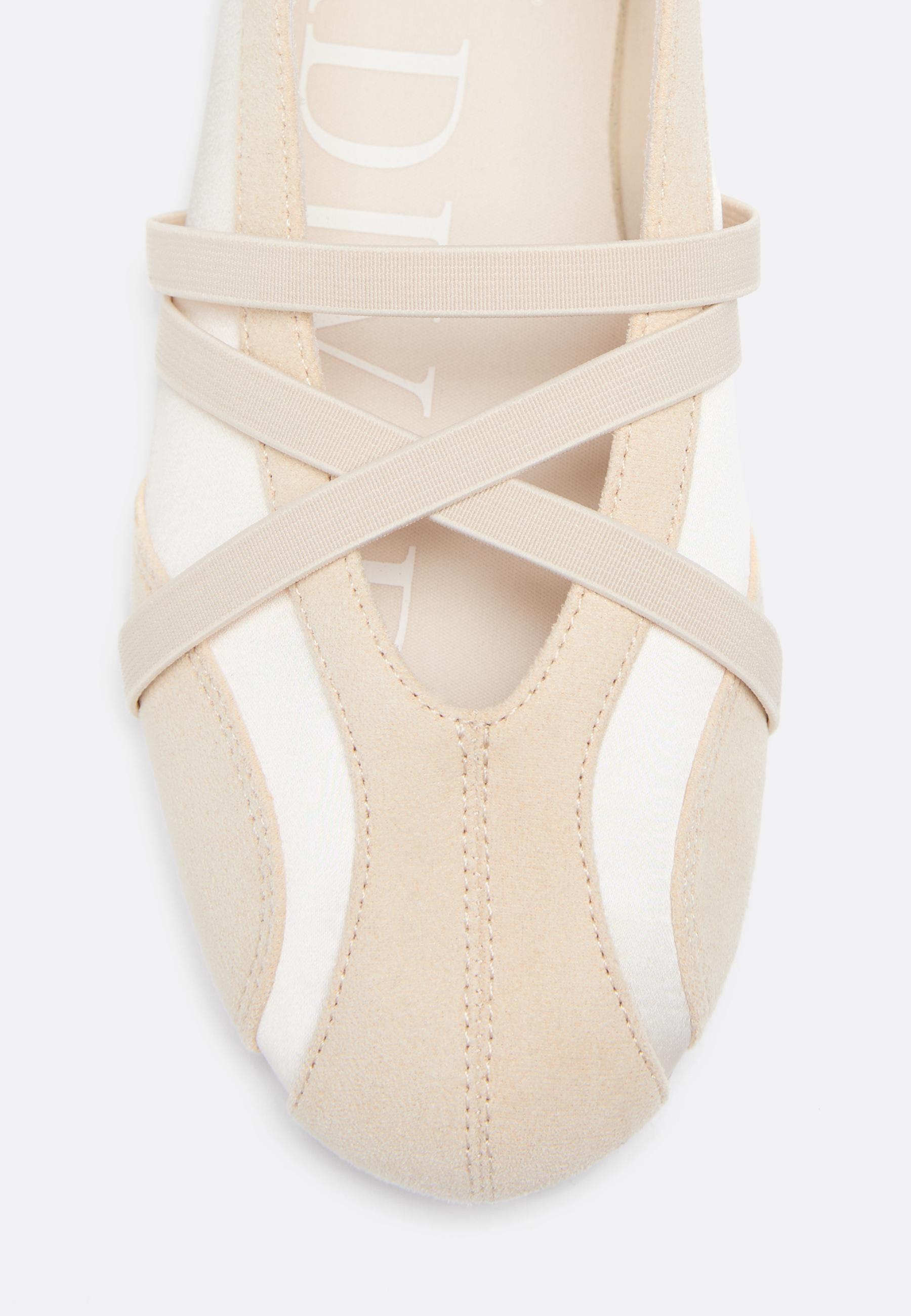 Stradivarius Ekstra esnek çapraz bantlı sneaker görsel 3