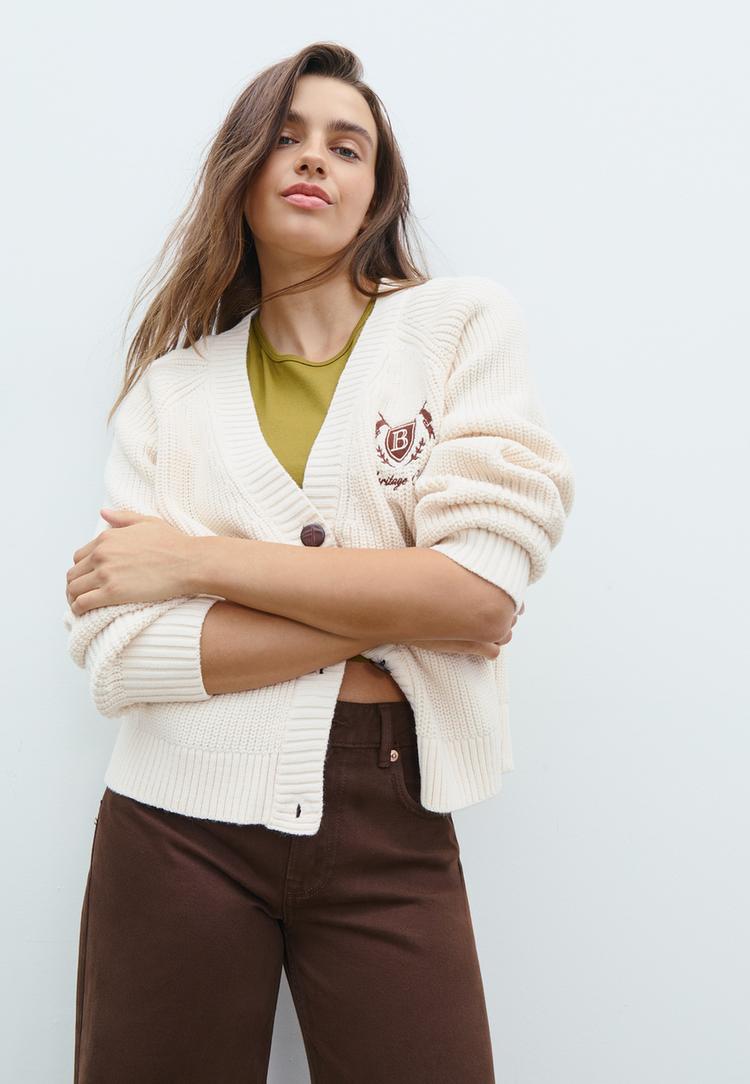 chaqueta botones punto bordado