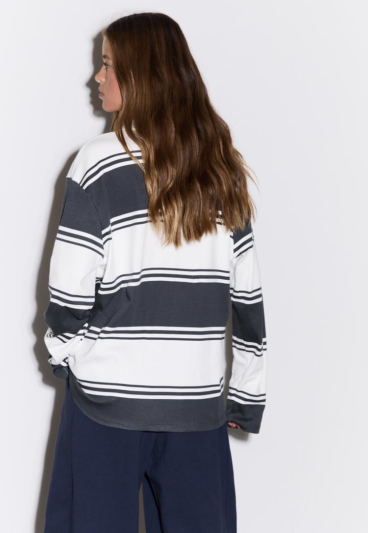 oversize-poloshirt-mit-streifen