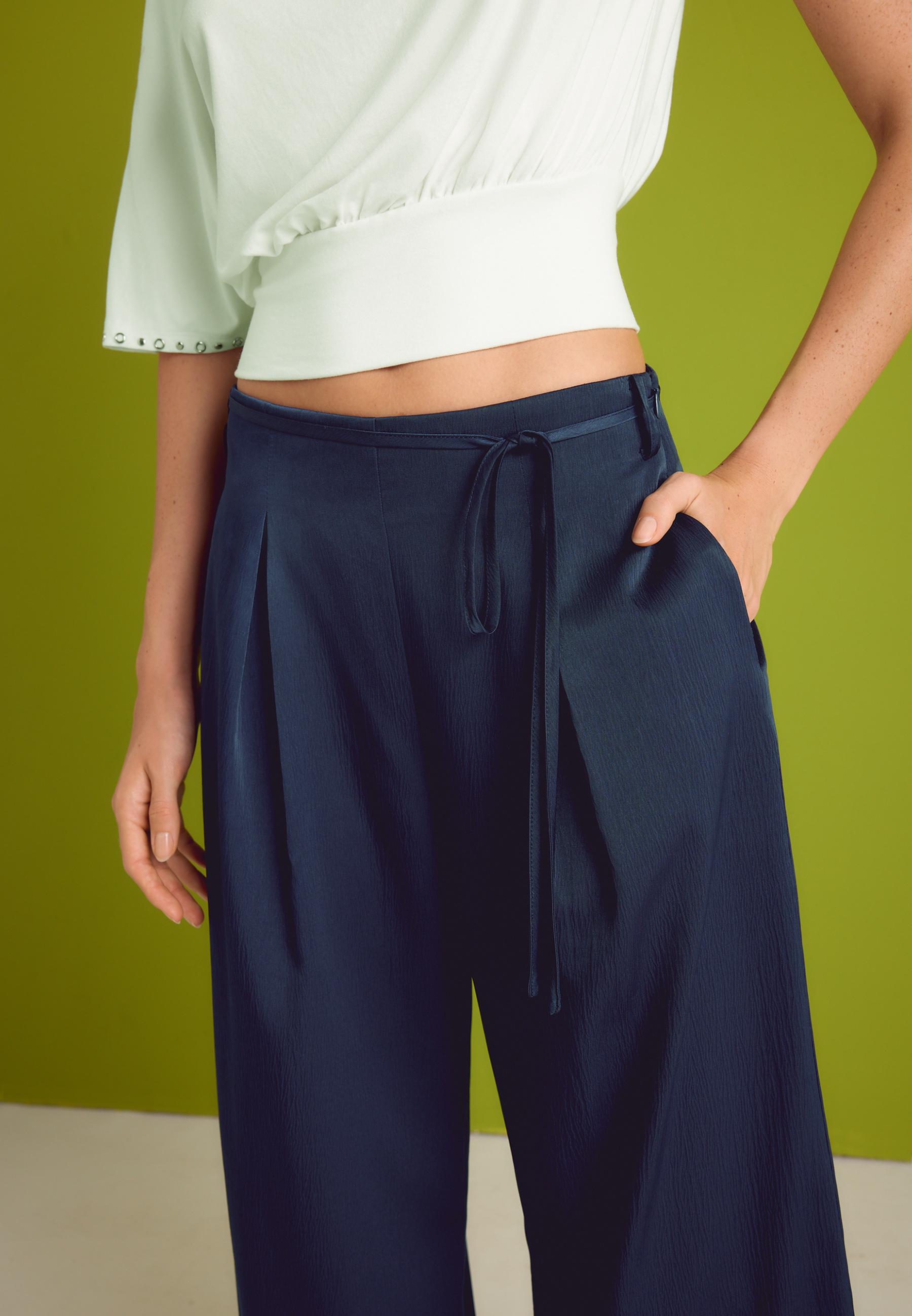 Flowing creased-effect trousers with tie — Navy blue