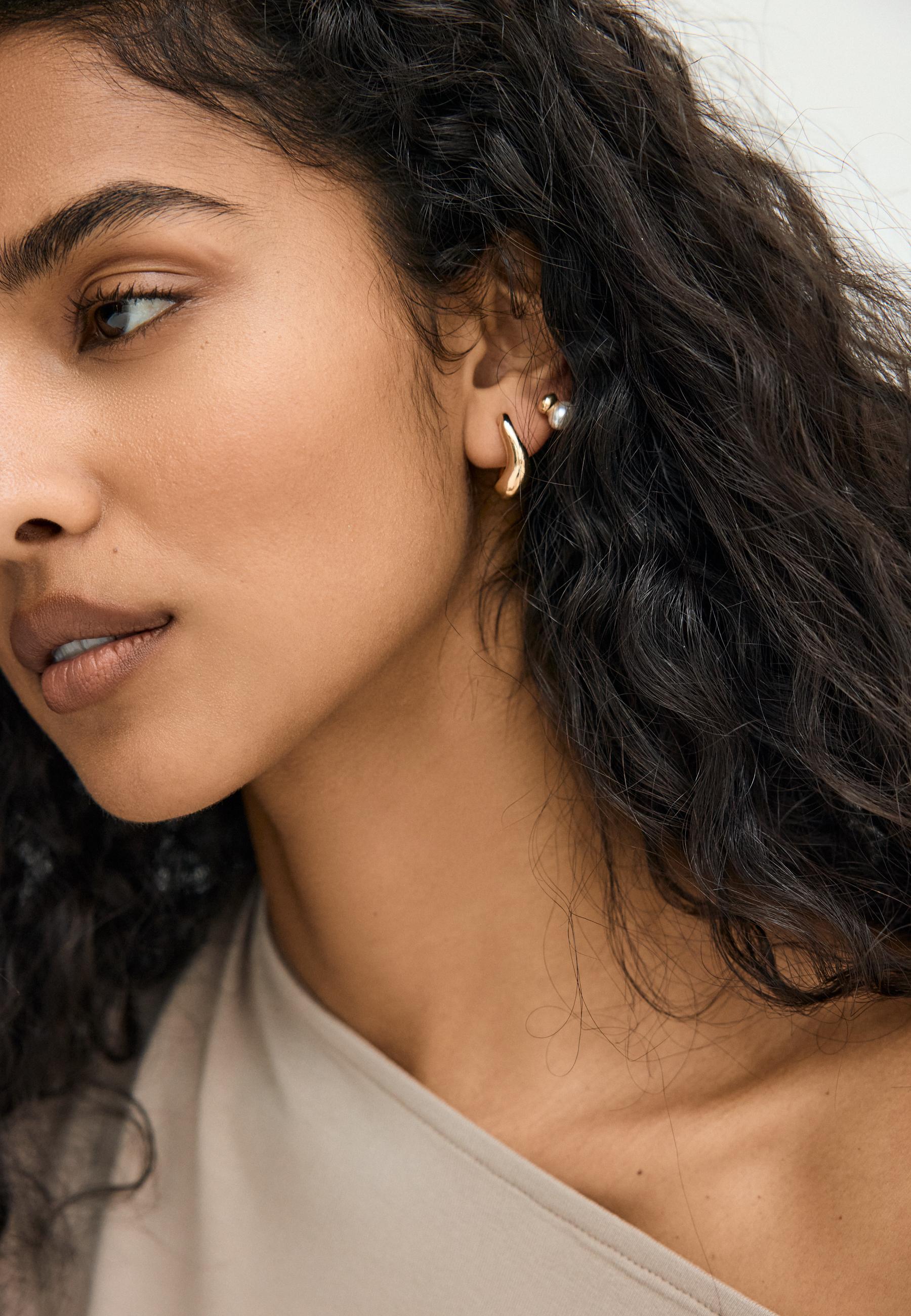 Multipack of 5 faux pearl earrings — Gold