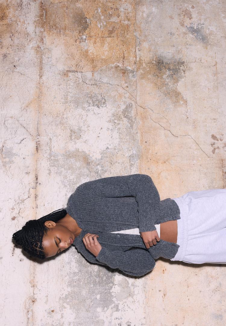 cardigan con bottoni e cappuccio