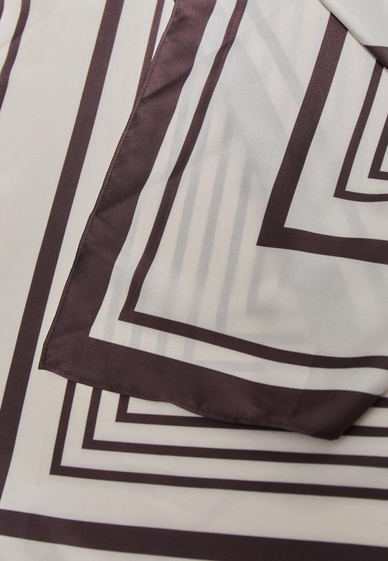 Stradivarius Square-Lined Scarf Ecru Os