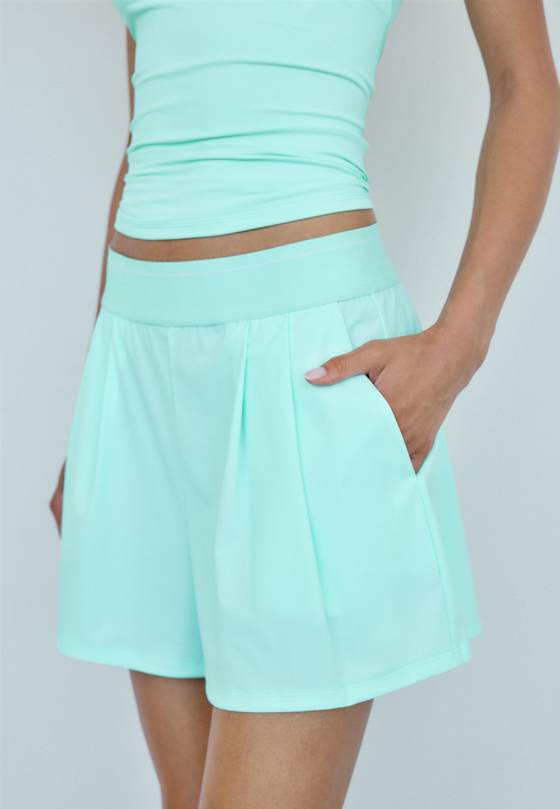 Smart shorts with elasticated waistband — Pastel green