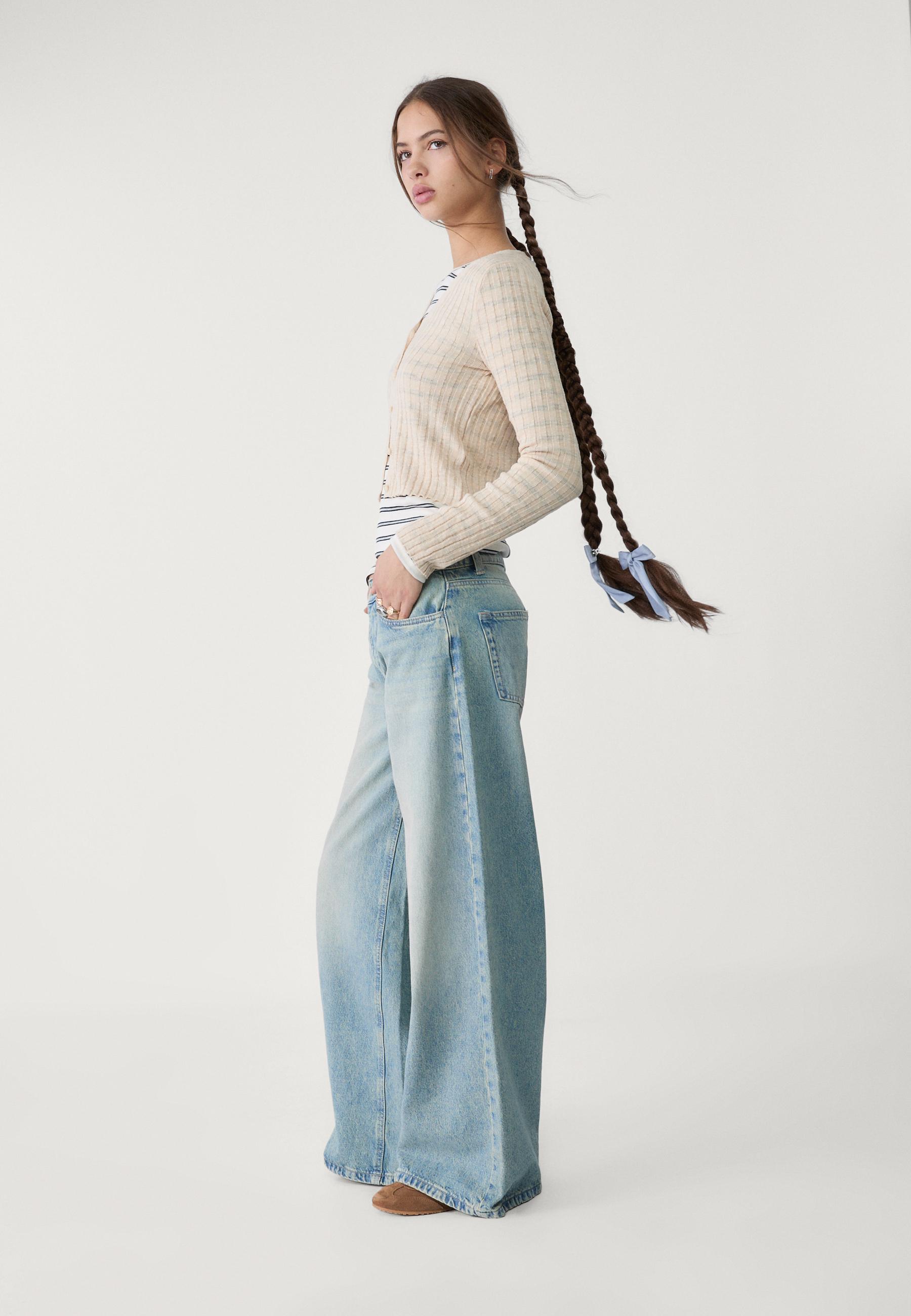 Low-rise wide-leg jeans - Women's fashion | Stradivarius