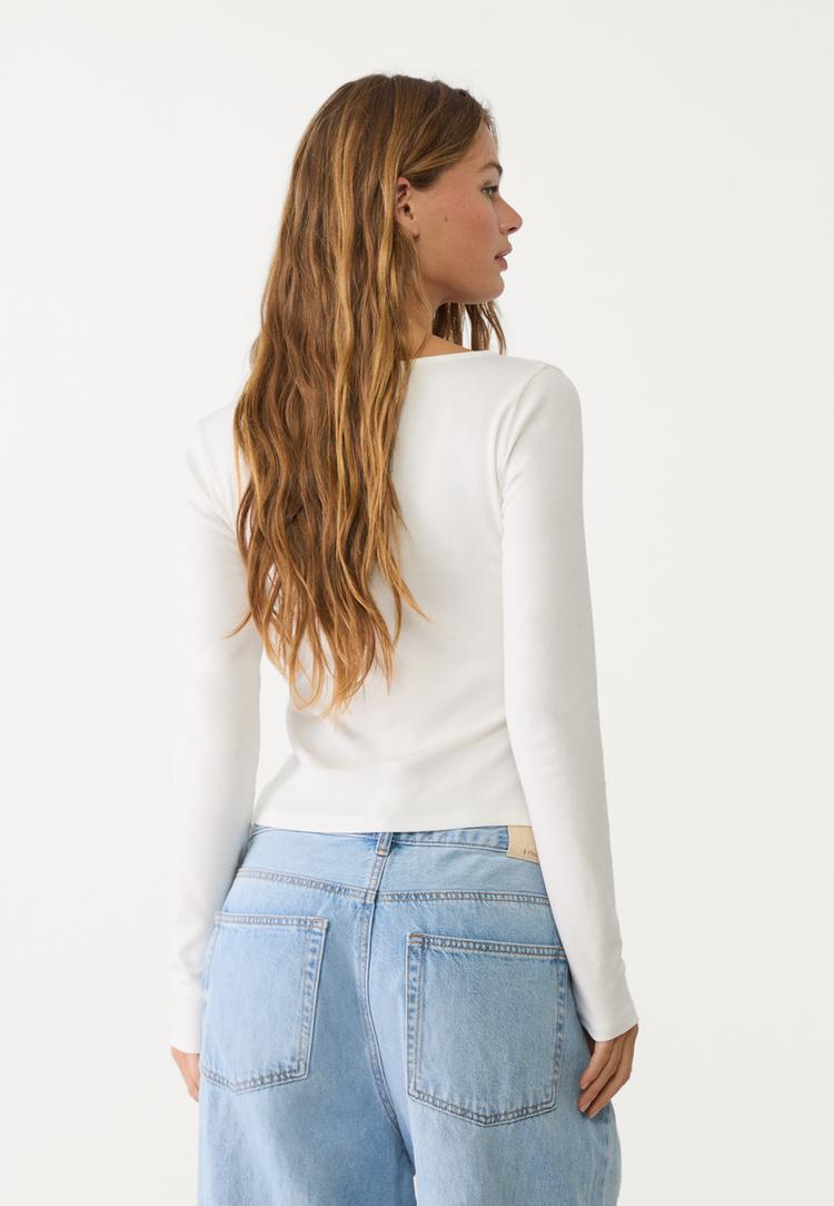 camiseta nudo abertura