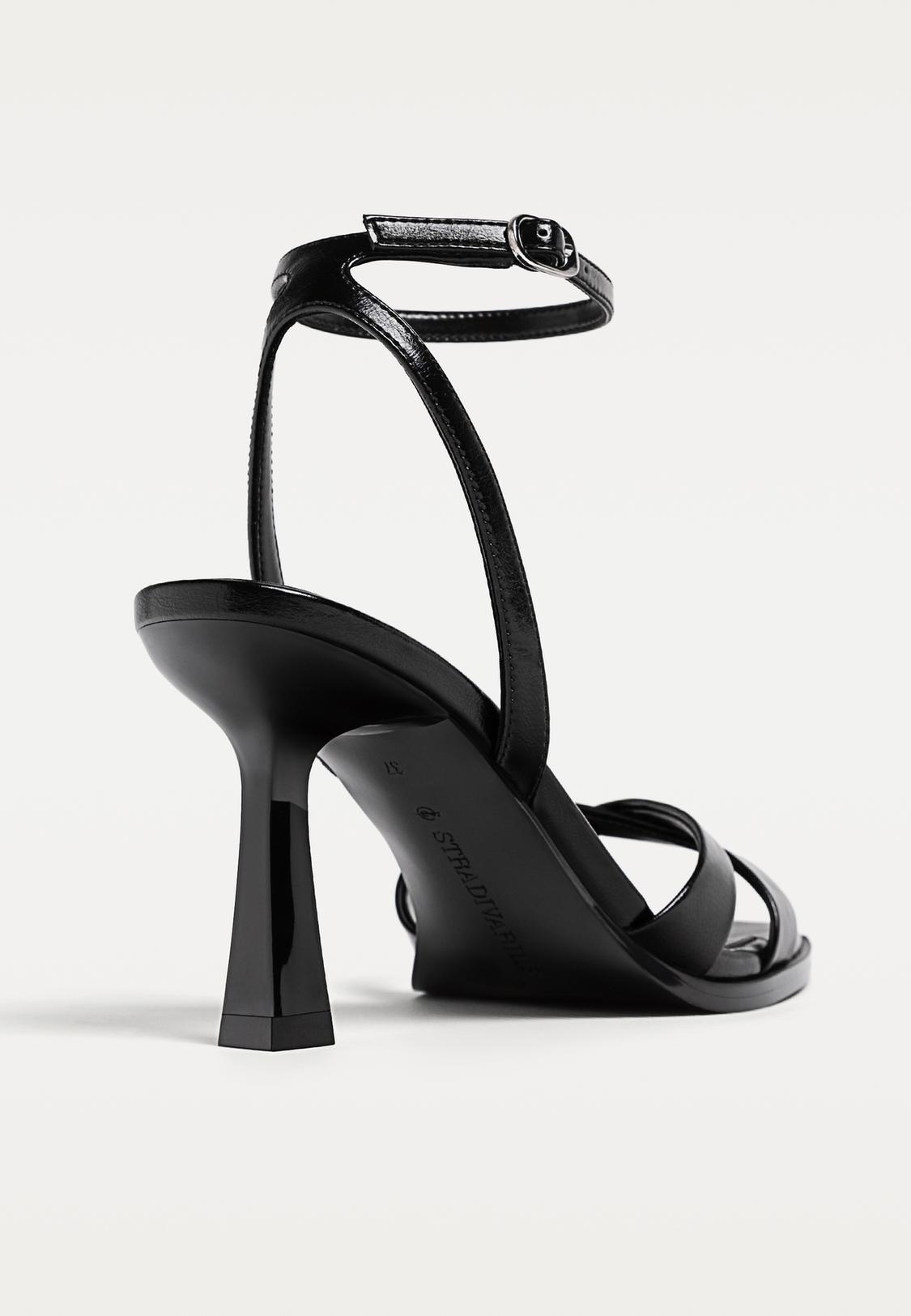 WIDE Sandalias tacón negras